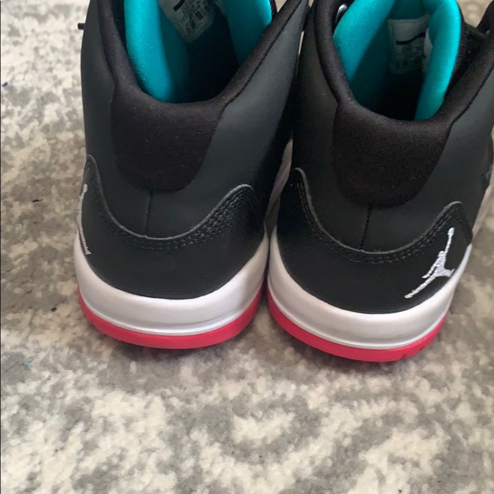 Girls Jordan sneakers - Picture 4 of 6